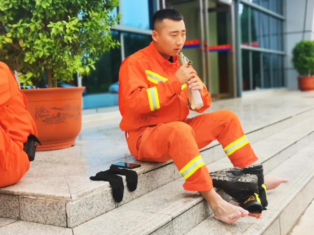 在线精品亚洲一区二区绿巨人