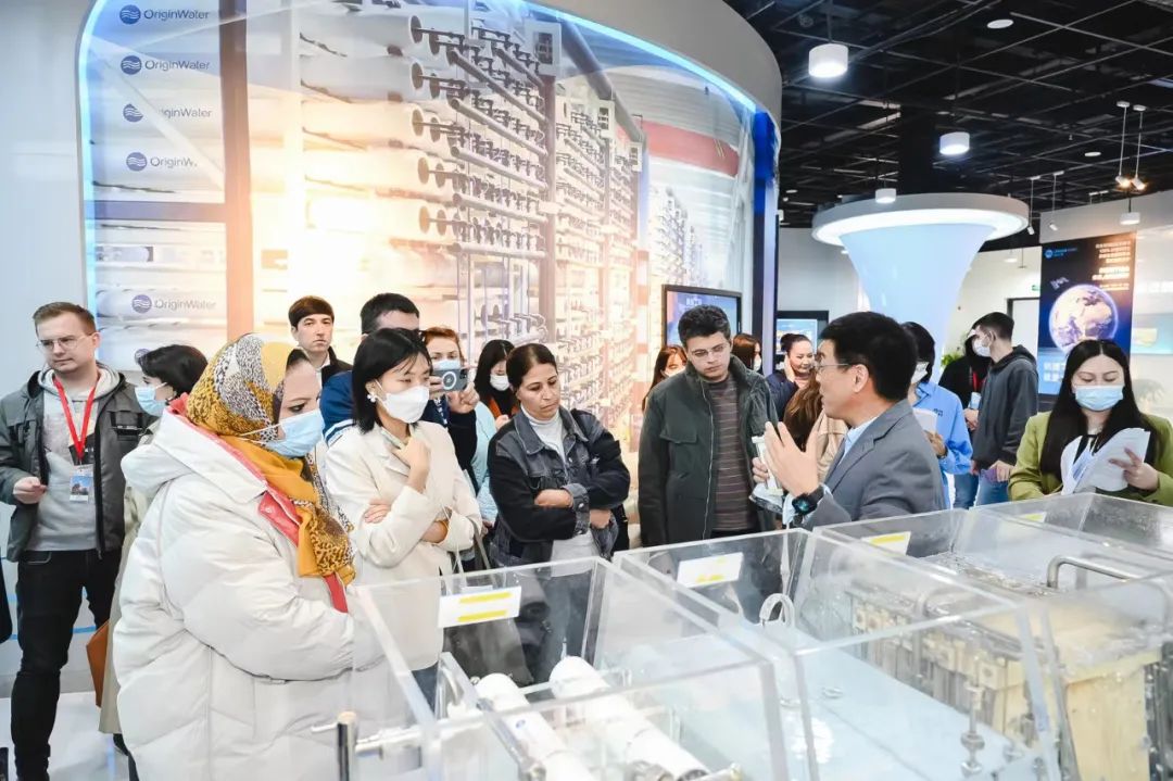 在线精品亚洲一区二区绿巨人